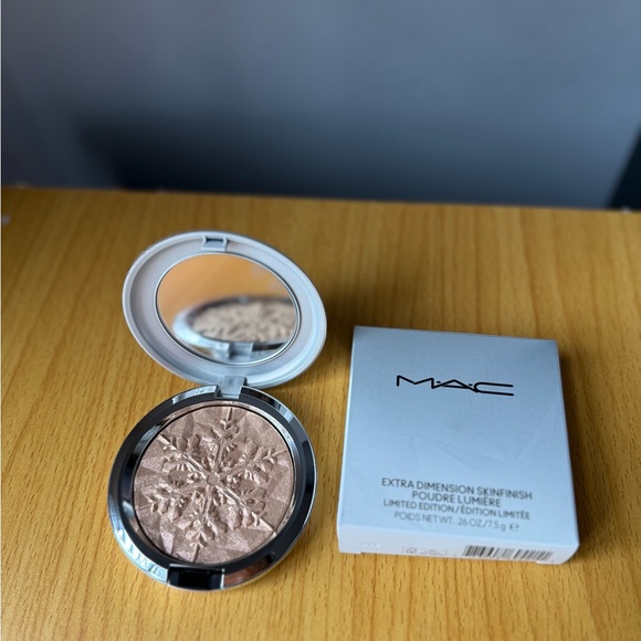 MAC Limited Edition Highlighter Extra Gleamscape BRAND NEW - Picture 3 of 4